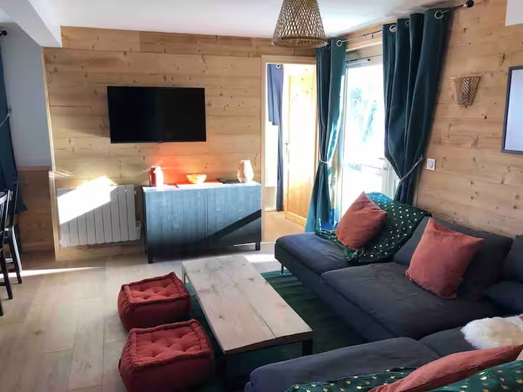 Salon chaleureux aux boiseries du Hors-Piste à Val Louron